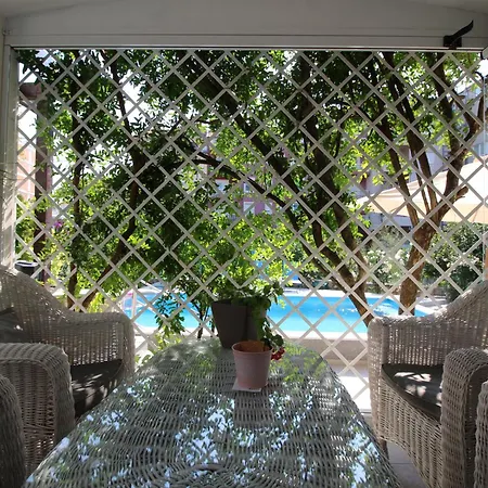 Otok With Pool, Luxury In Villa