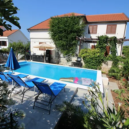 Otok With Pool, Luxury In Villa *