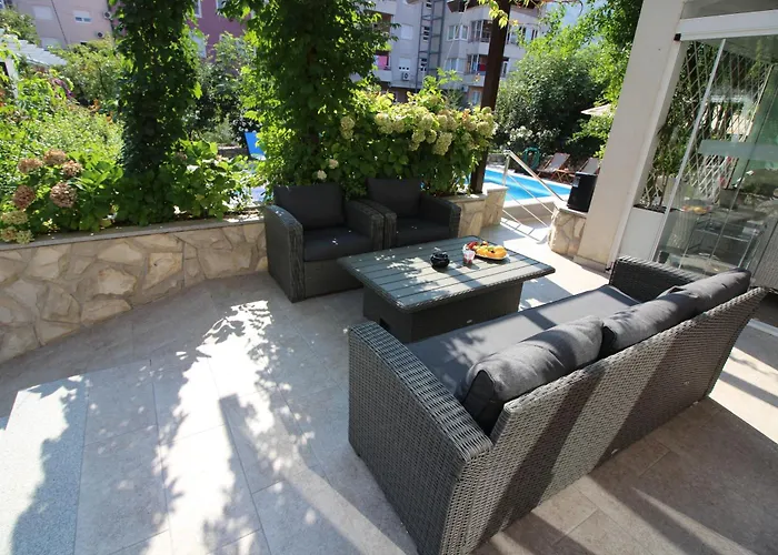 Otok With Pool, Luxury In Villa Trebinje