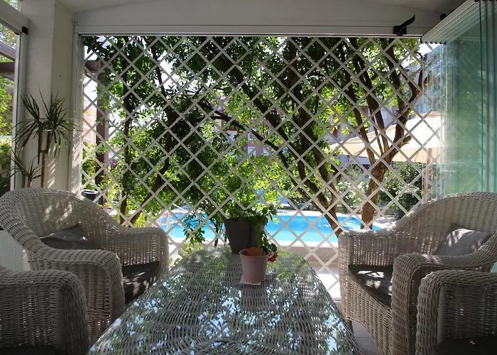 Otok With Pool, Luxury In Villa