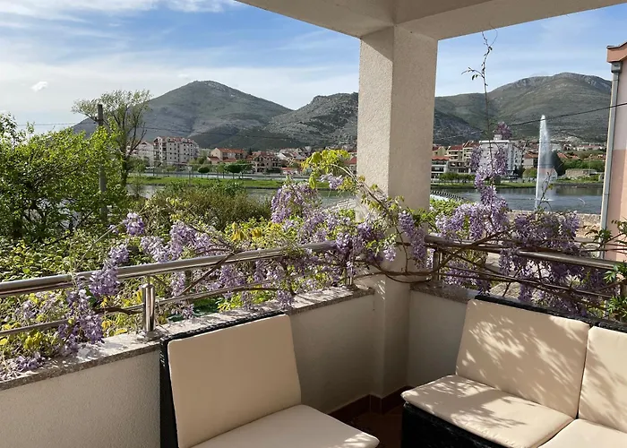 Villa Otok With Pool, Luxury In